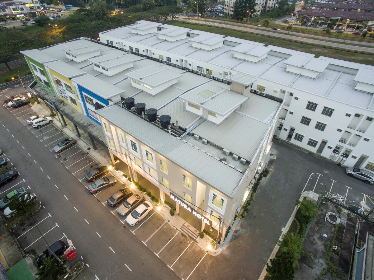 Natura Hotel Nusajaya  Exterior foto